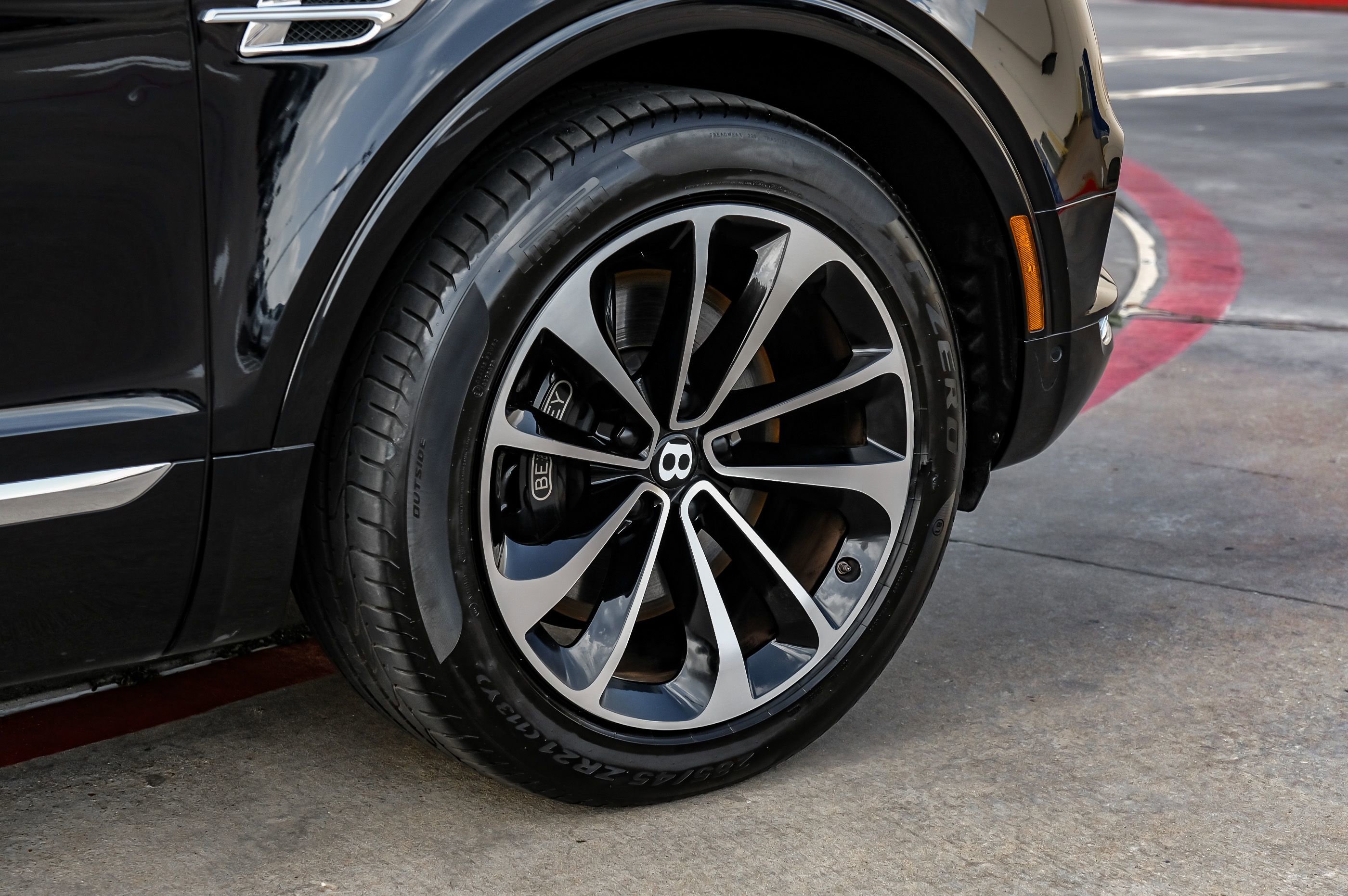 Used 2017 Bentley Bentayga image 57