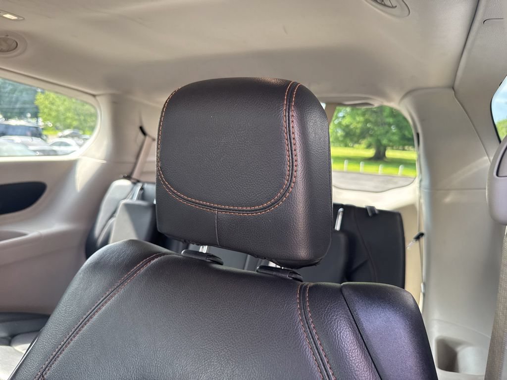 Used 2017 Chrysler Pacifica Touring-L FWD image 50