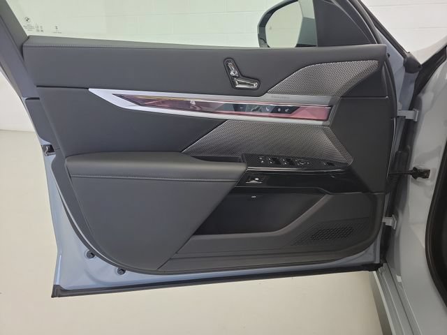 Used 2026 BMW 740i xDrive AWD/4WD image 22