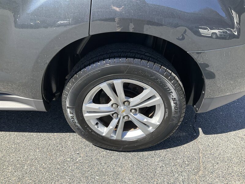 Used 2017 Chevrolet Equinox LS FWD image 11