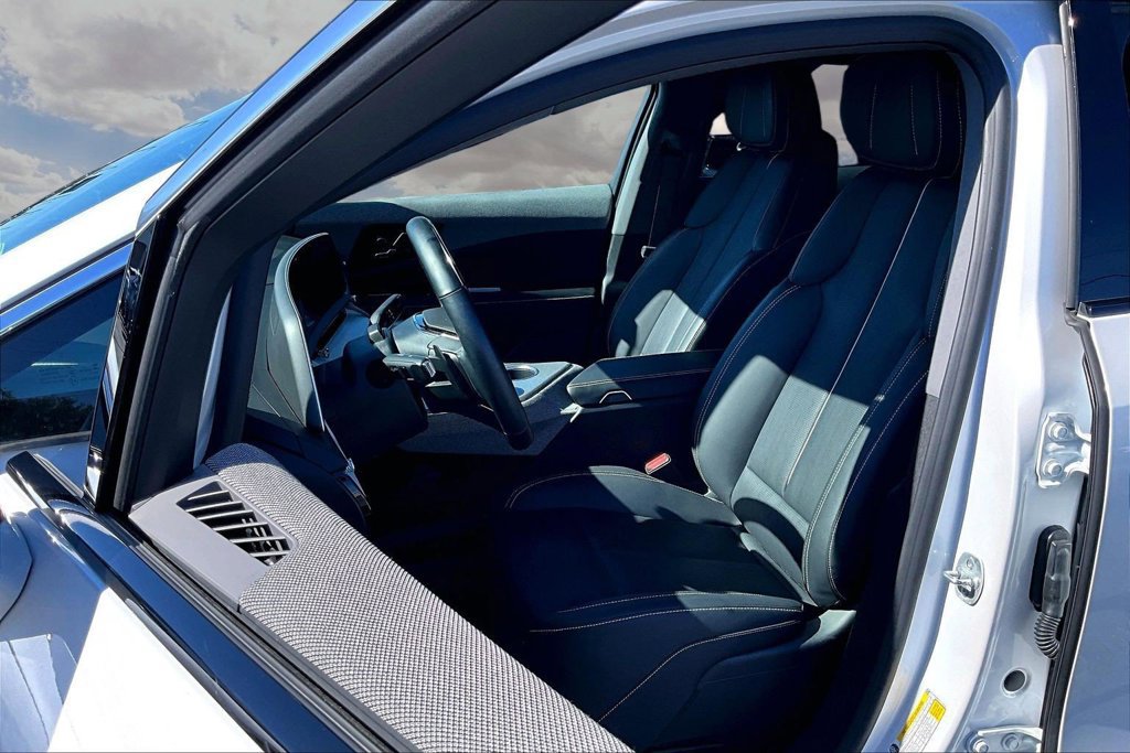 Certified 2025 Cadillac Optiq Luxury 2 w/ LPO, Floor Liner Package AWD/4WD image 21