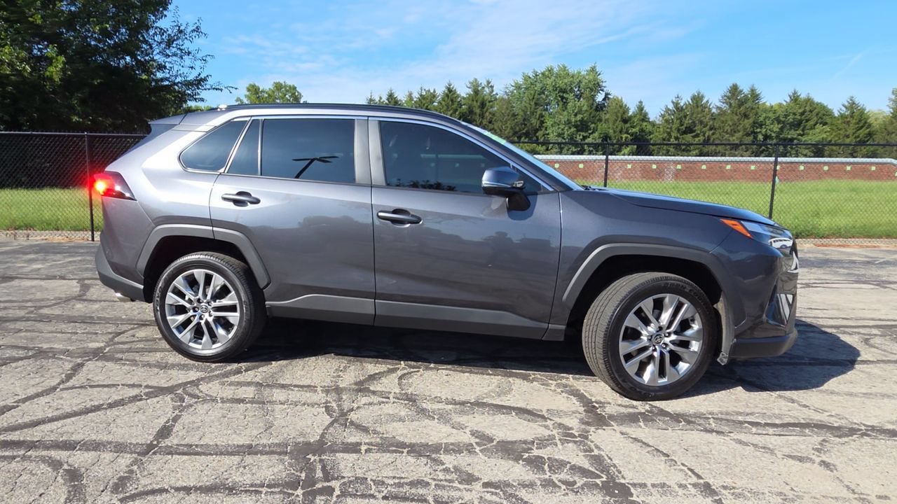 Used 2022 Toyota RAV4 XLE Premium FWD image 9