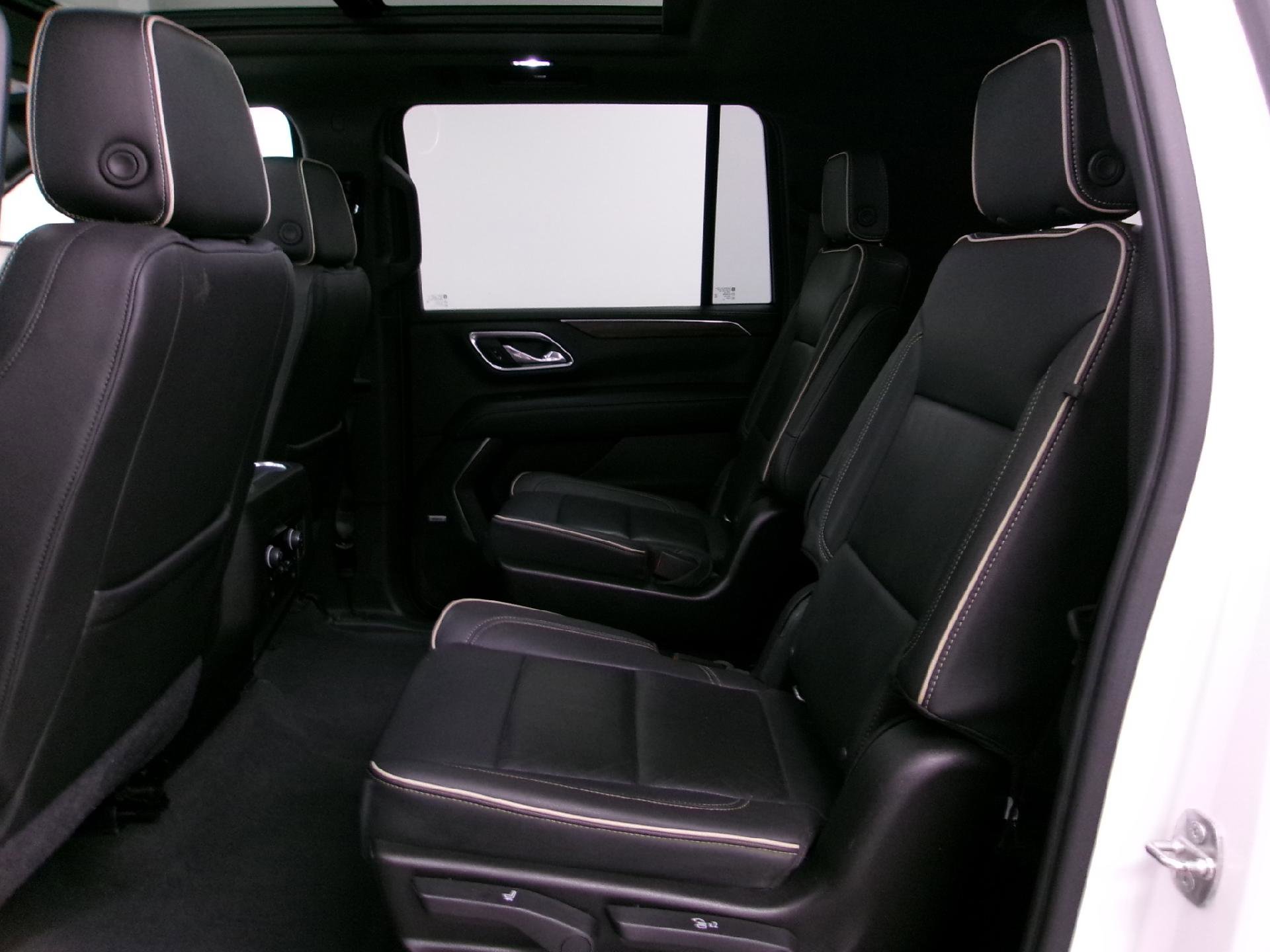 Used 2021 Chevrolet Suburban Premier w/ Premium Package image 11