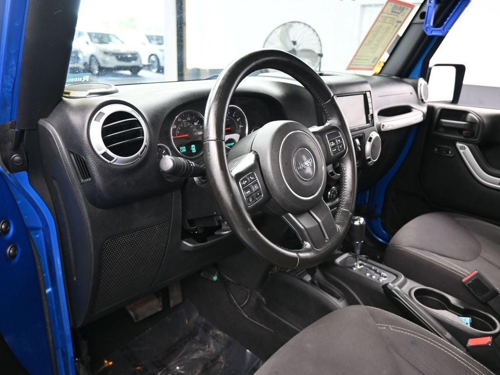 Used 2015 Jeep Wrangler Unlimited Sahara w/ Dual Top Group image 10