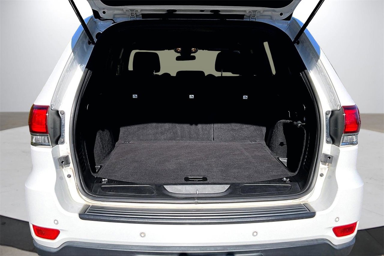 Certified 2021 Jeep Grand Cherokee Laredo image 24