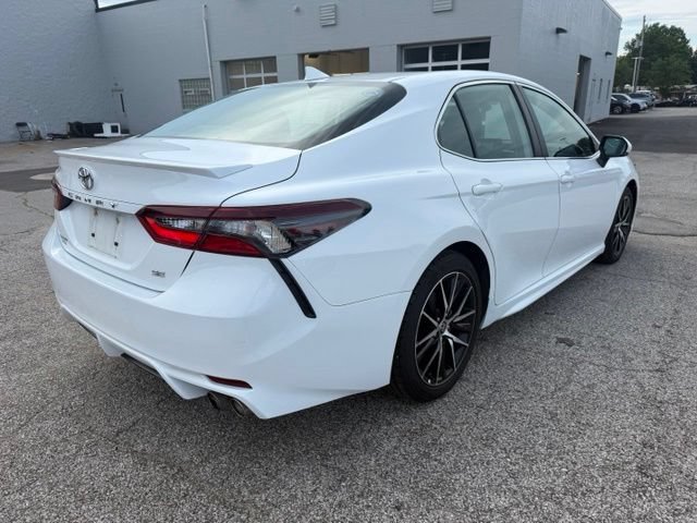 Used 2022 Toyota Camry SE w/ Cold Weather Package FWD image 3