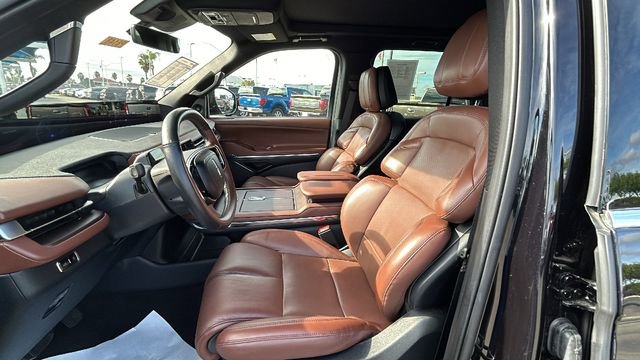 Used 2025 Lincoln Navigator L Reserve image 19
