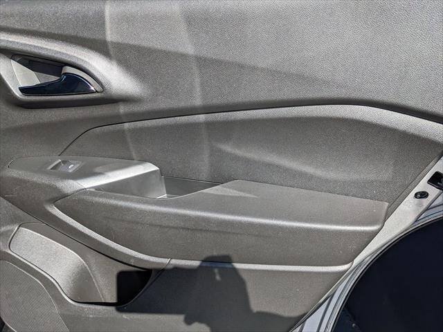Used 2024 Chevrolet Trax RS FWD image 17