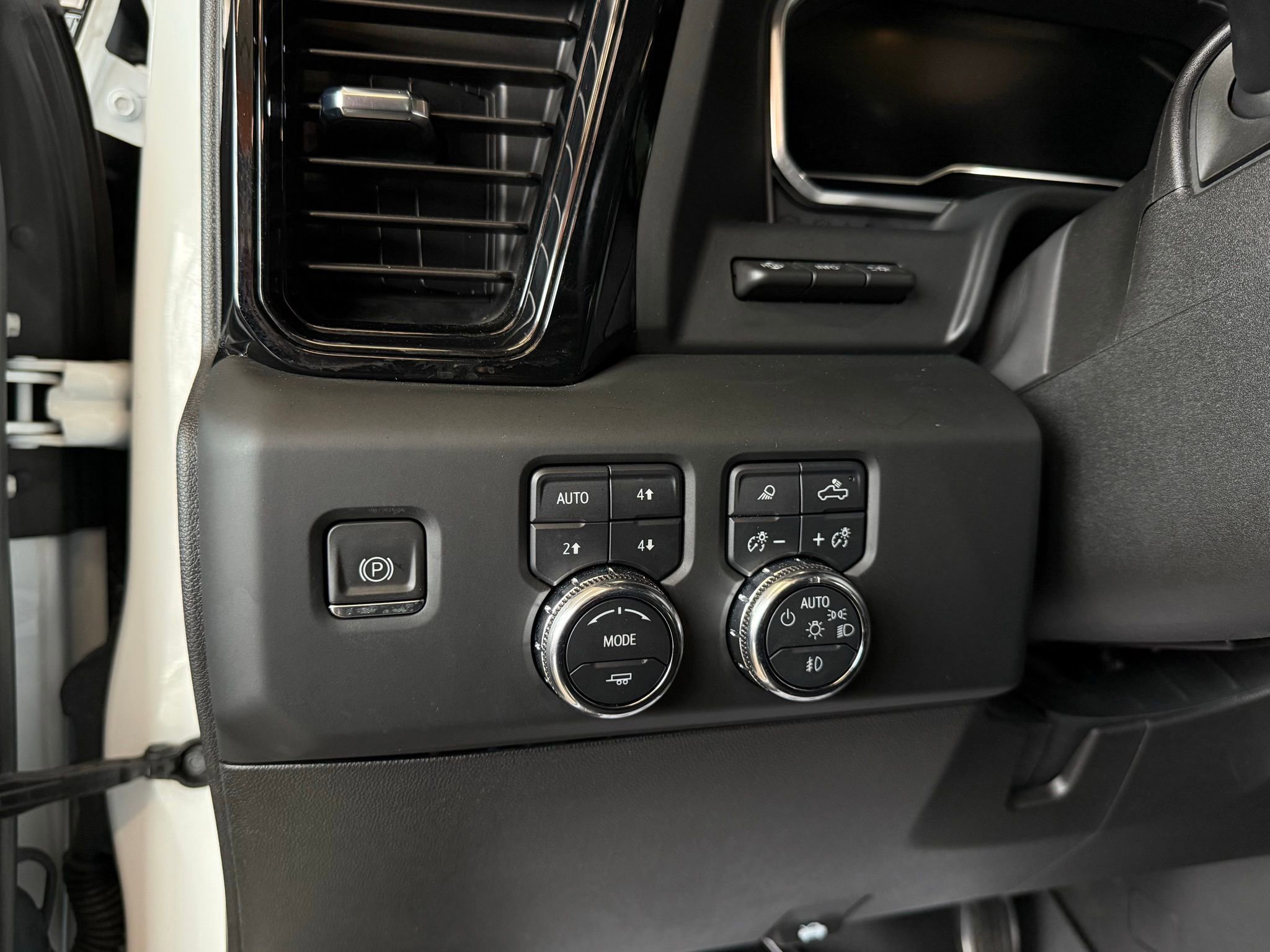 Used 2024 GMC Sierra 2500 AT4X image 52