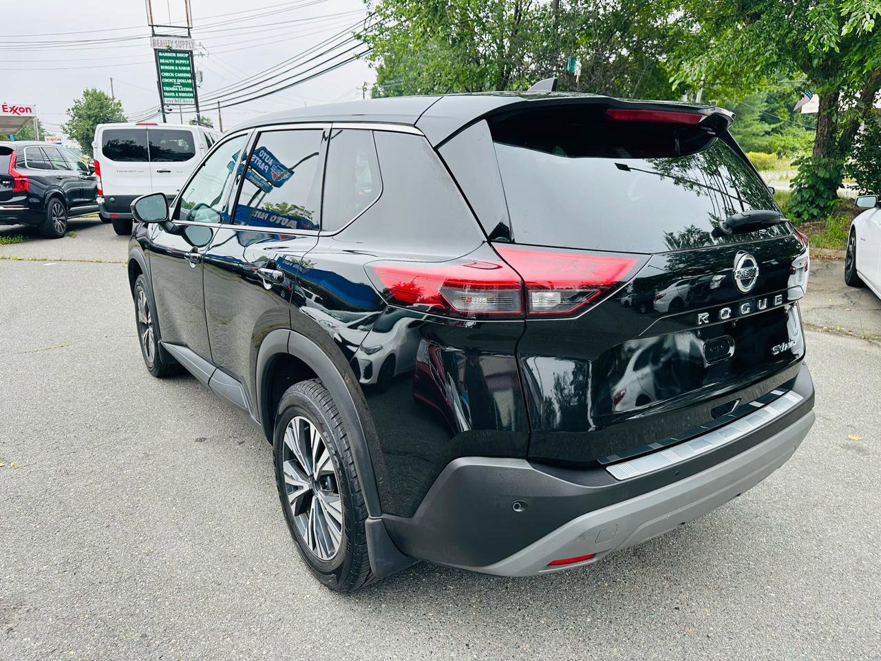 Used 2021 Nissan Rogue SV image 4