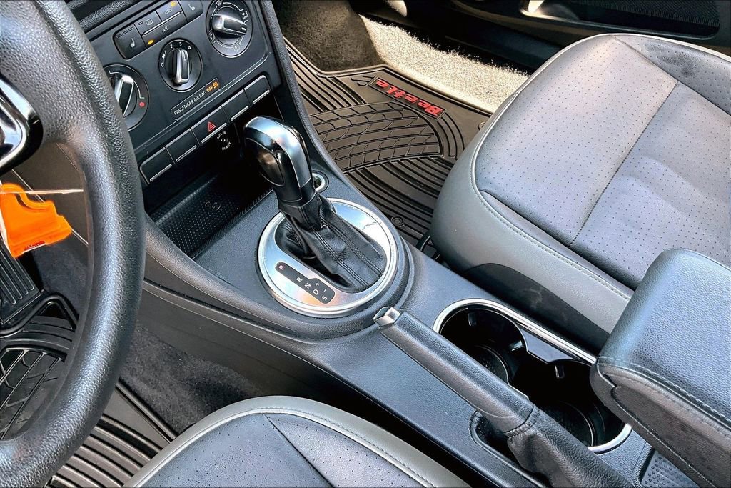 Used 2015 Volkswagen Beetle 1.8T Classic FWD image 15