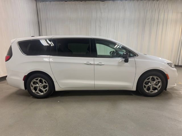 Used 2024 Chrysler Pacifica Limited FWD image 3