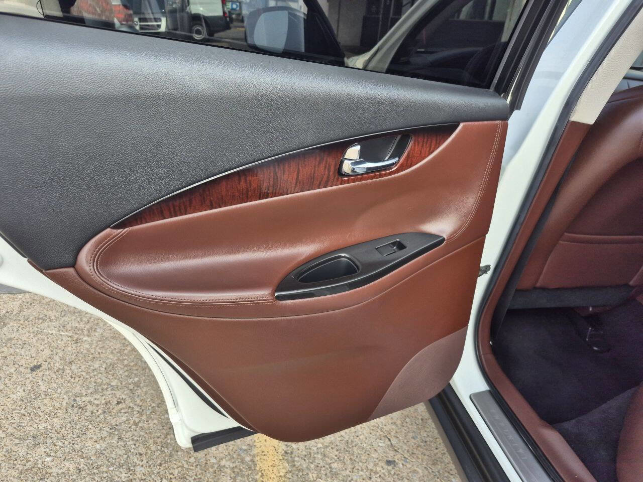 Used 2016 INFINITI QX50 2WD w/ Deluxe Touring Package image 13