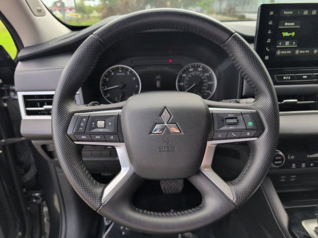 Used 2025 Mitsubishi Outlander SE FWD image 23