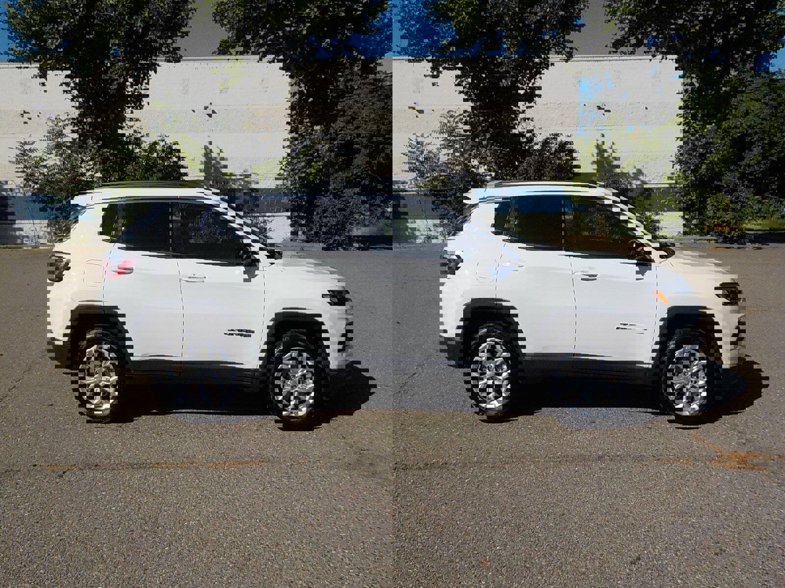 Used 2024 Jeep Compass Latitude image 6