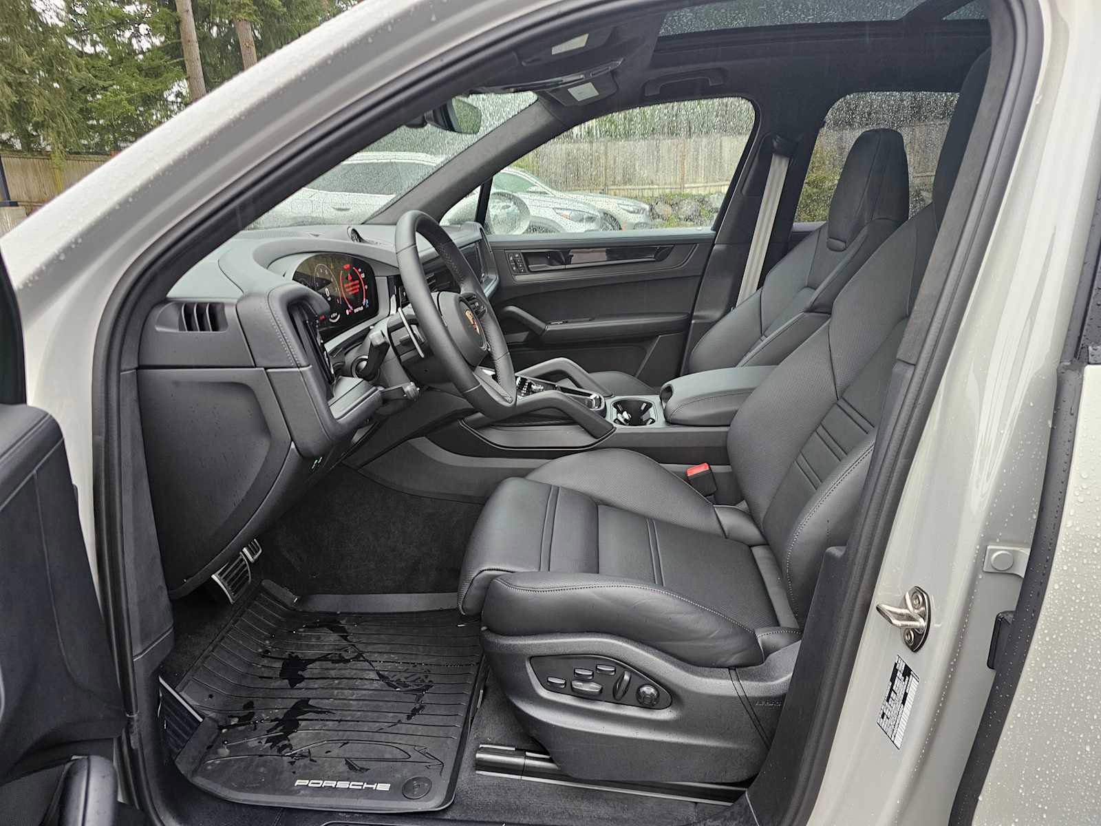 Used 2025 Porsche Cayenne GTS AWD/4WD image 20