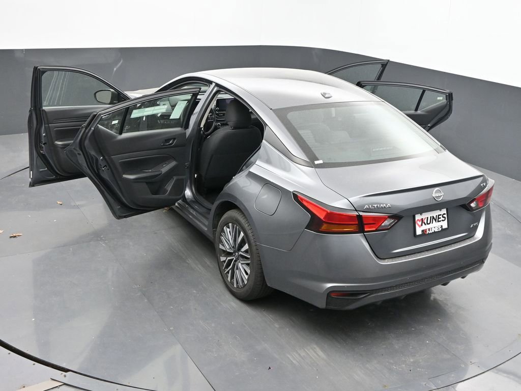 Used 2024 Nissan Altima 2.5 SV AWD/4WD image 46
