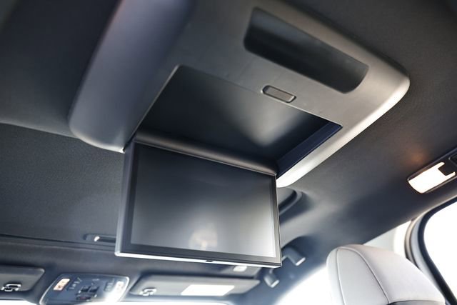 Used 2025 Toyota Sienna Platinum AWD/4WD image 30