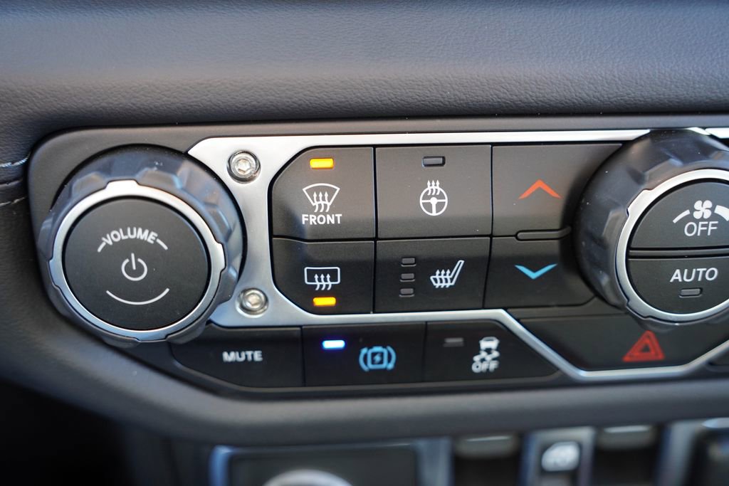 Certified 2025 Jeep Wrangler Unlimited Sahara w/ Safety Group image 26