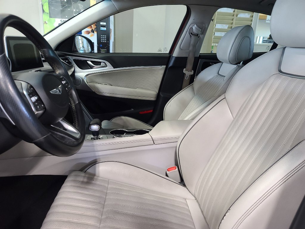 Used 2020 Genesis G70 2.0T w/ Elite Package image 9