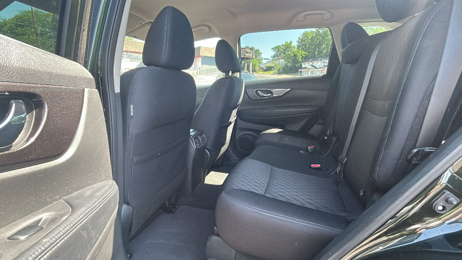 Used 2018 Nissan Rogue SV AWD/4WD image 31