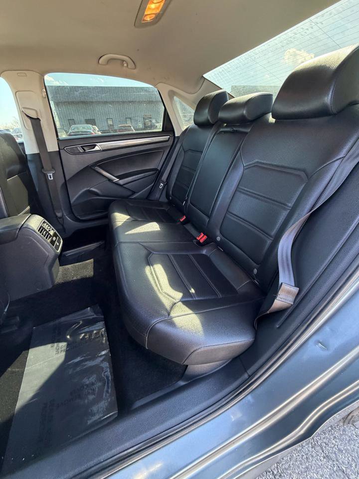 Used 2017 Volkswagen Passat 1.8T SE FWD image 36