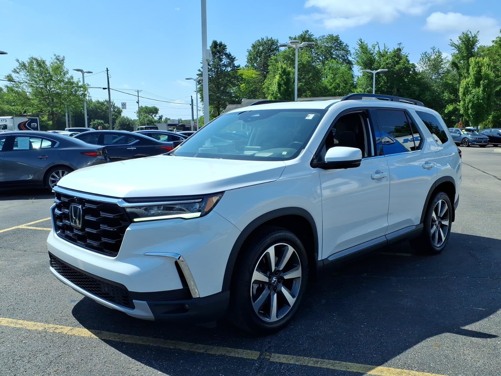 Used 2023 Honda Pilot Elite image 3