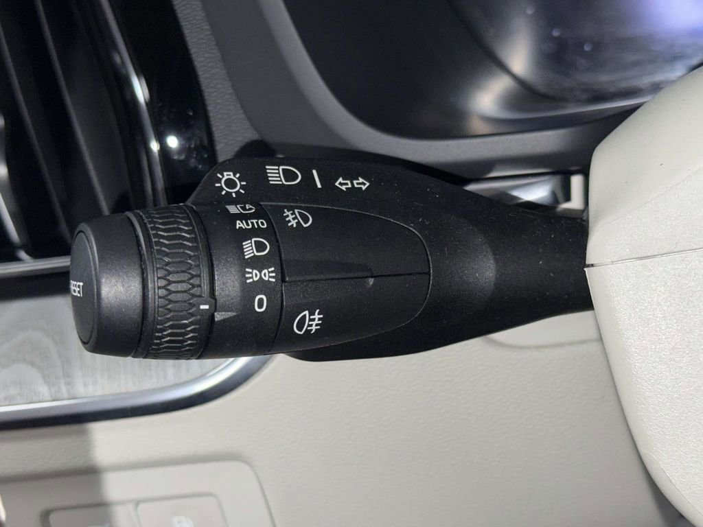 Used 2024 Volvo XC60 T8 Plus w/ Protection Package Premier image 28