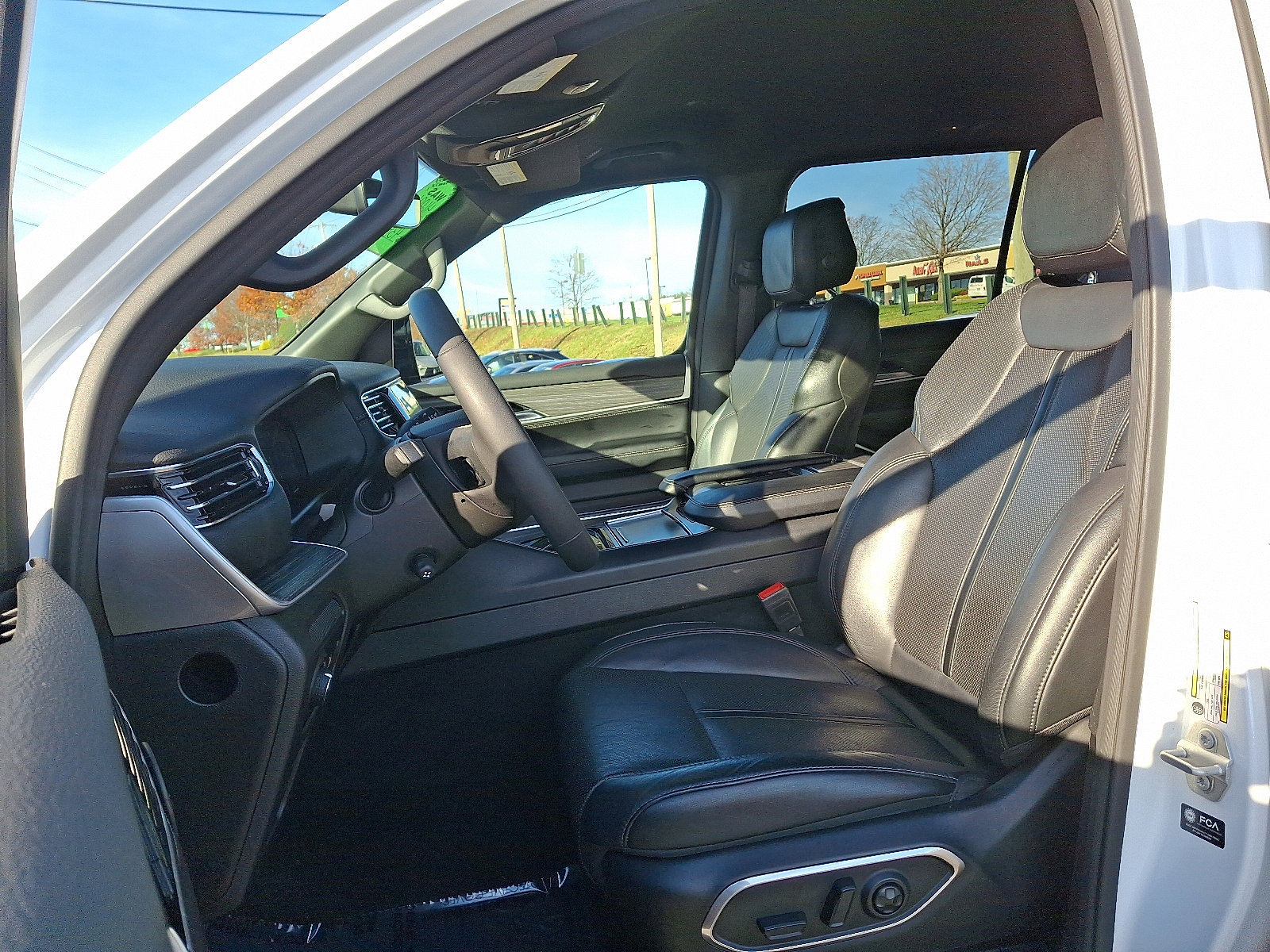 Used 2024 Jeep Wagoneer L Series II w/ Flexible Seating Group image 14