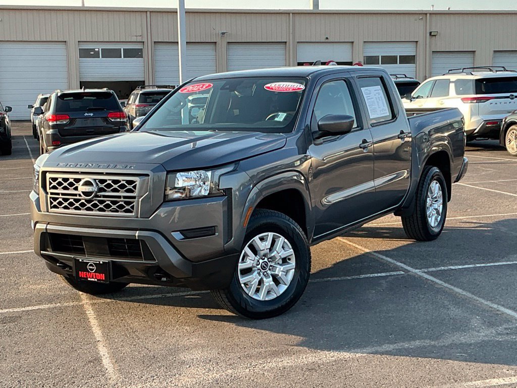 Used 2023 Nissan Frontier SV w/ Tow Package AWD/4WD image 2