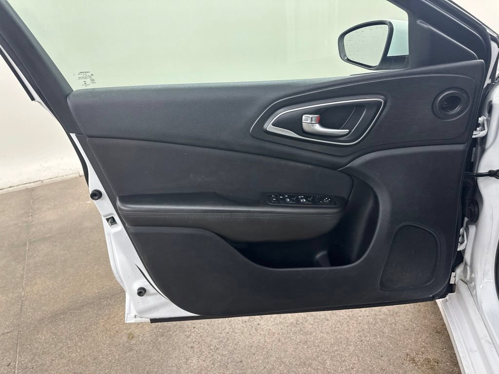 Used 2015 Chrysler 200 Limited w/ Convenience Group FWD image 33