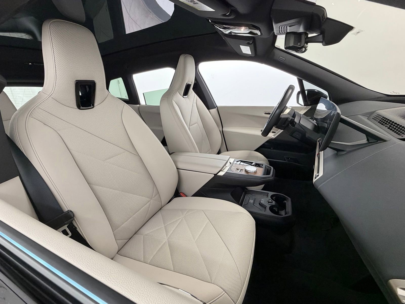 Used 2023 BMW iX xDrive50 w/ Premium Package AWD/4WD image 41