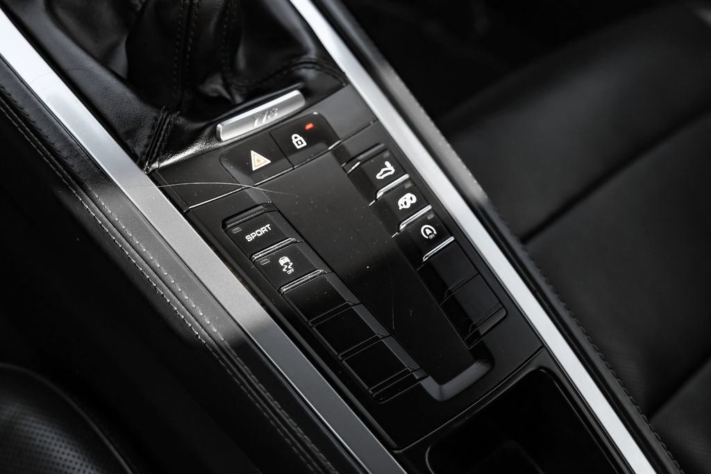 Used 2021 Porsche 718 Cayman RWD image 18