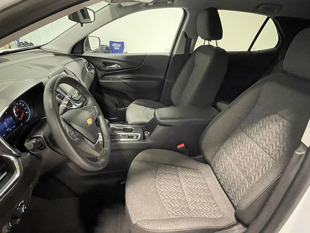 Used 2023 Chevrolet Equinox LT image 3