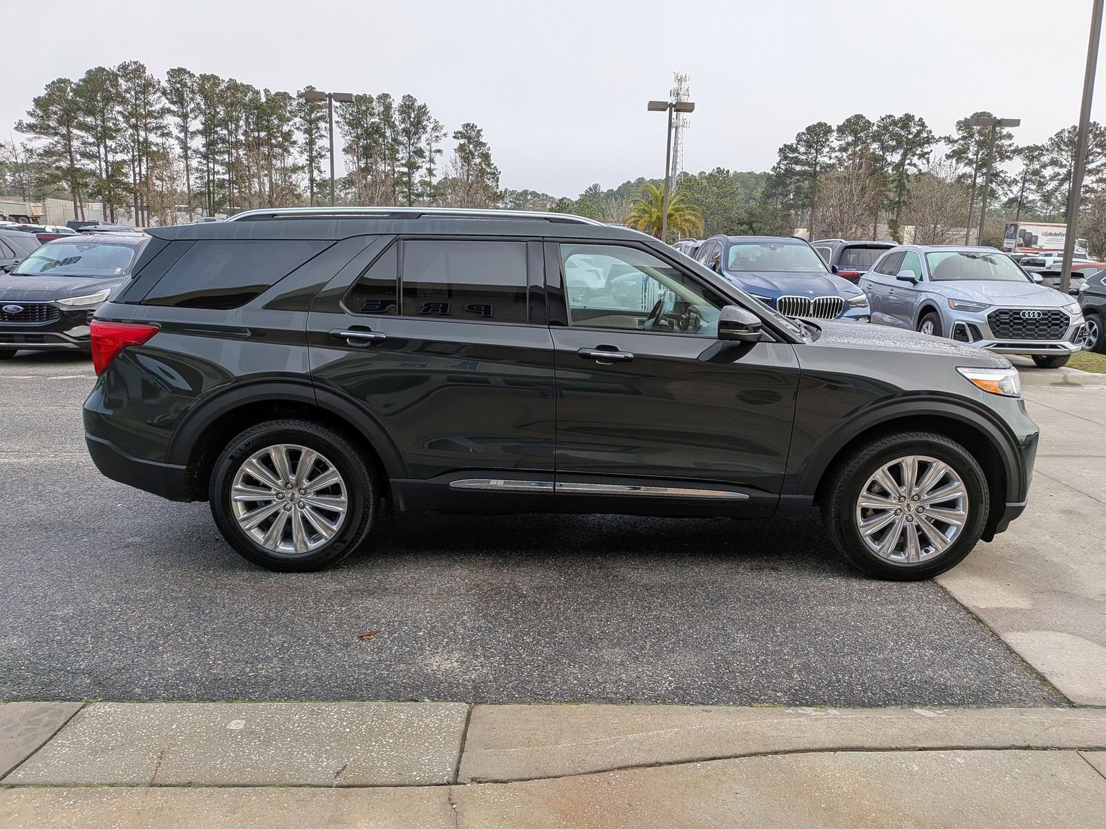 Certified 2023 Ford Explorer Limited w/ Equipment Group 301A image 3