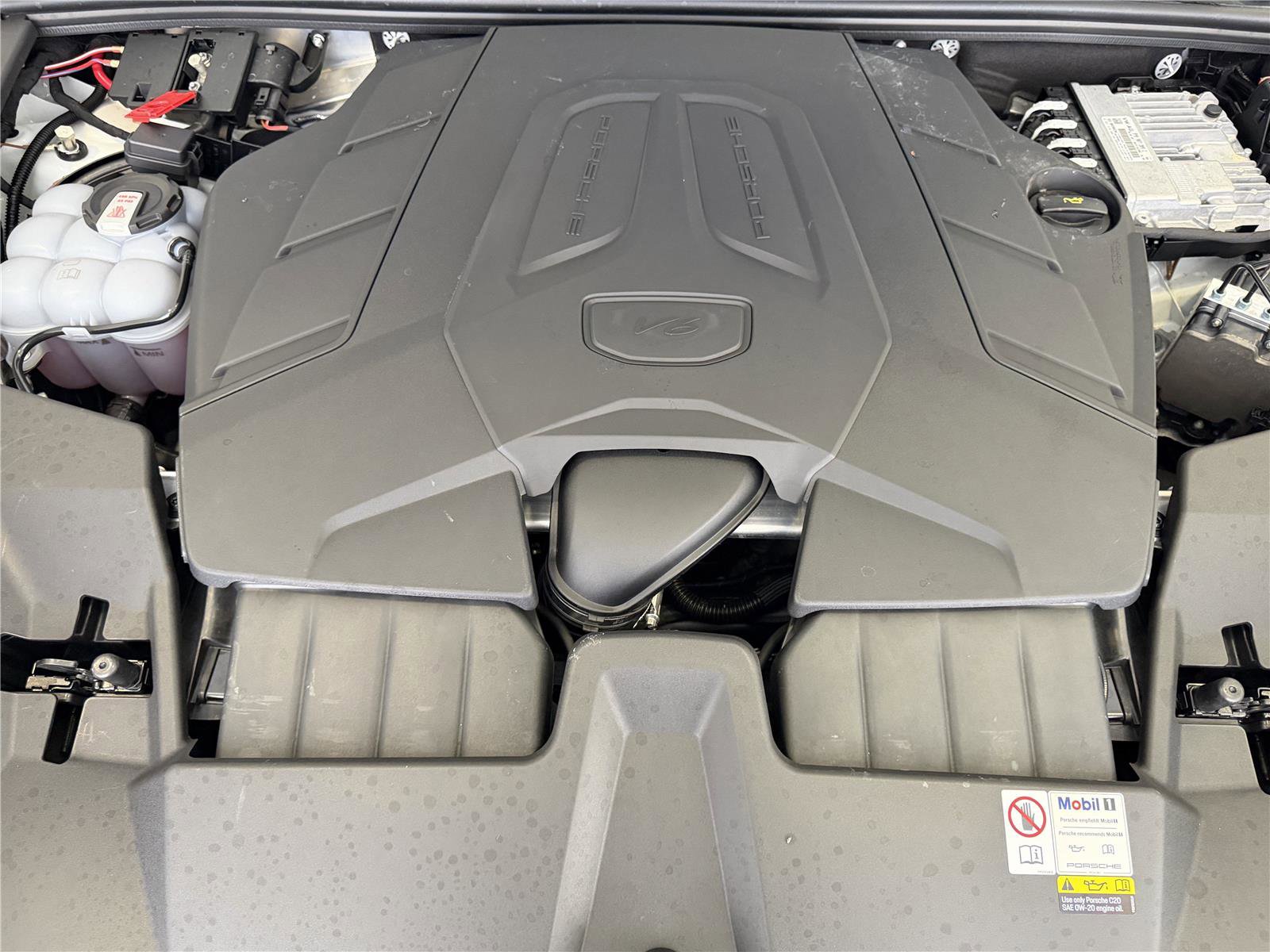 Certified 2024 Porsche Cayenne image 27