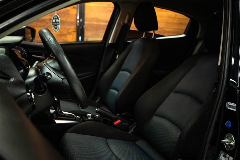 Used 2019 Toyota Yaris LE FWD image 9