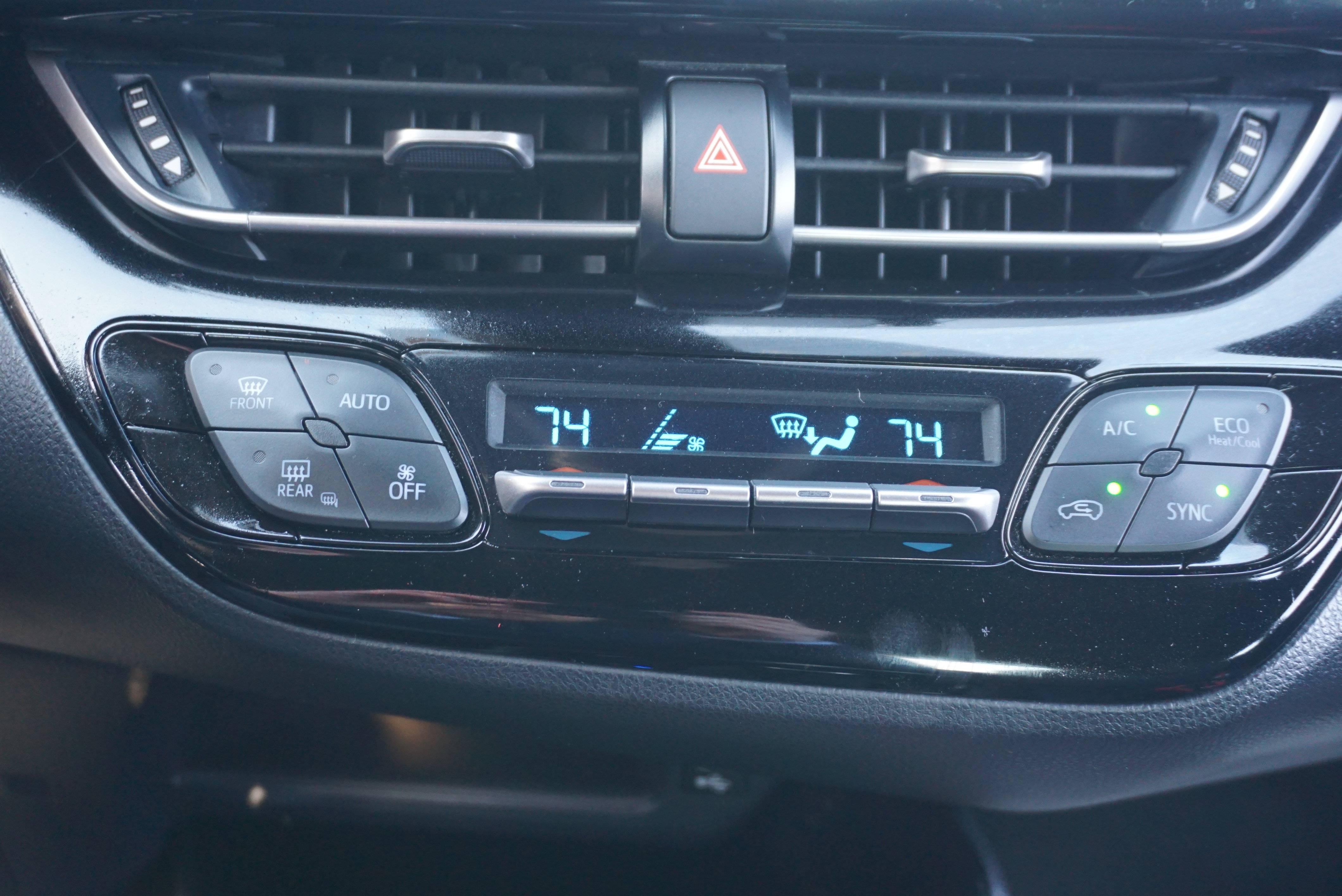 Used 2022 Toyota C-HR XLE image 12