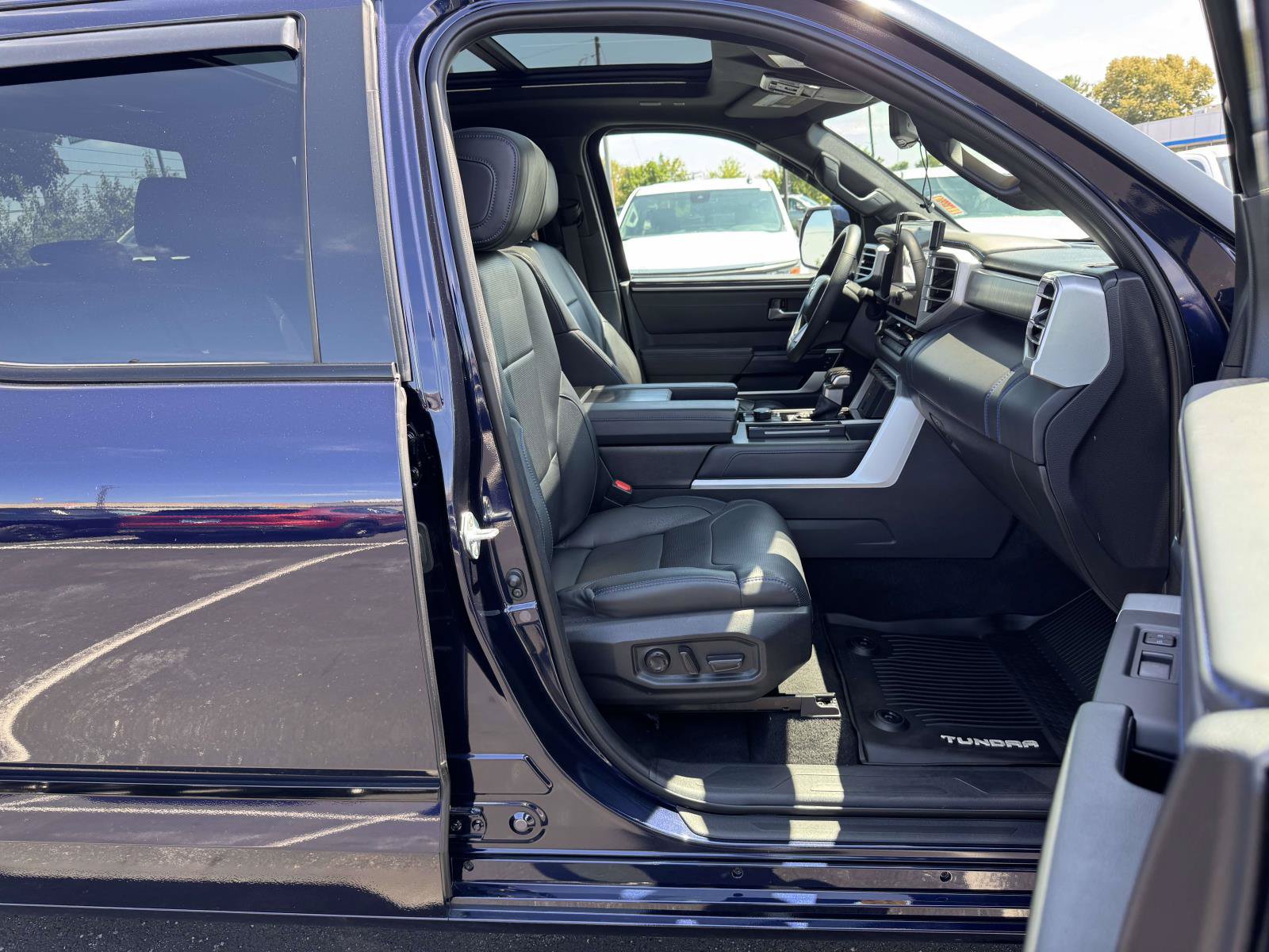 Used 2023 Toyota Tundra Platinum AWD/4WD image 15