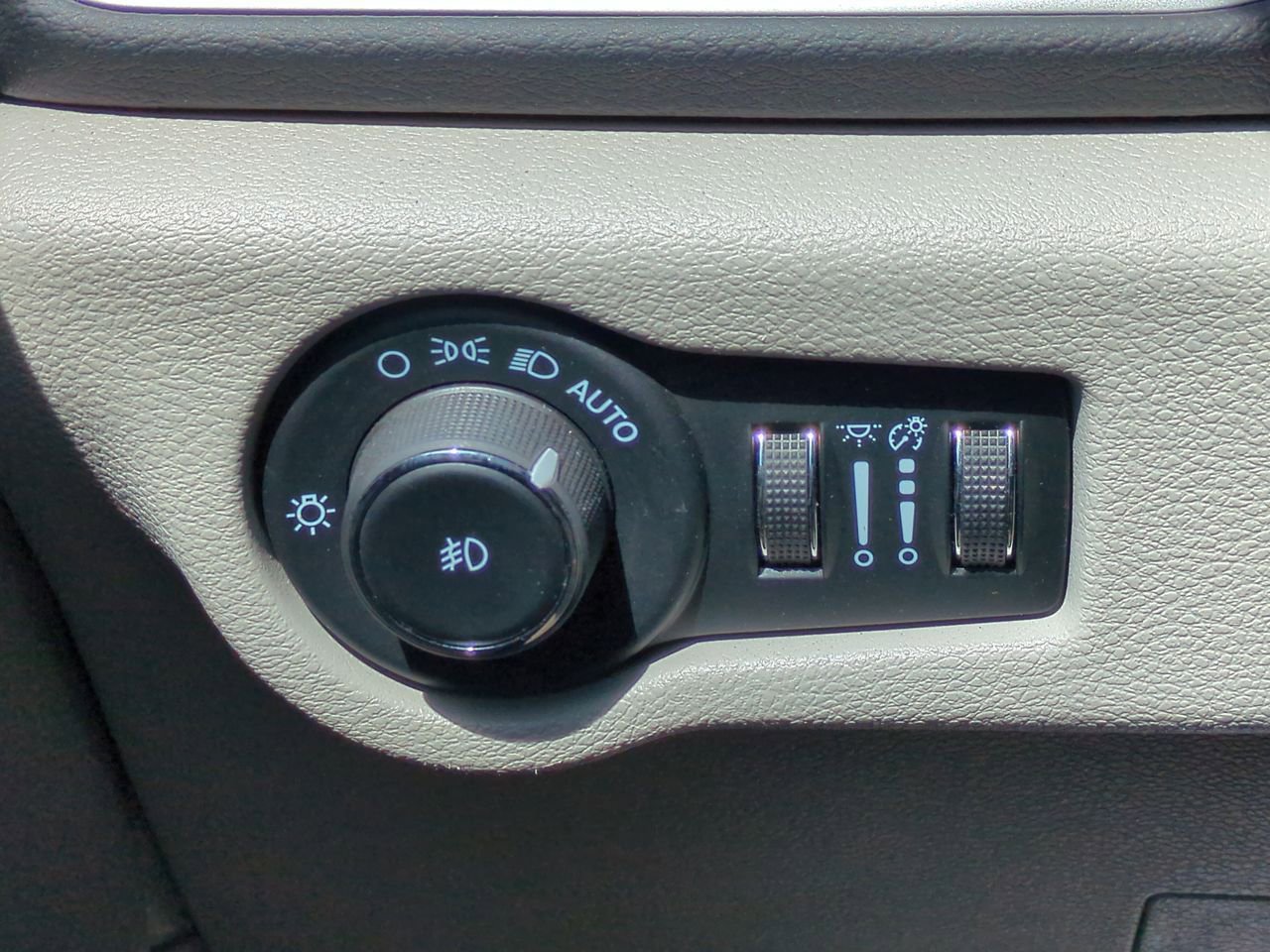 Used 2024 Chrysler Pacifica Touring-L image 17