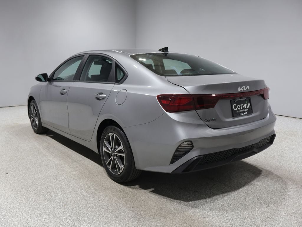 Used 2023 Kia Forte LXS w/ LXS Technology Package FWD image 5