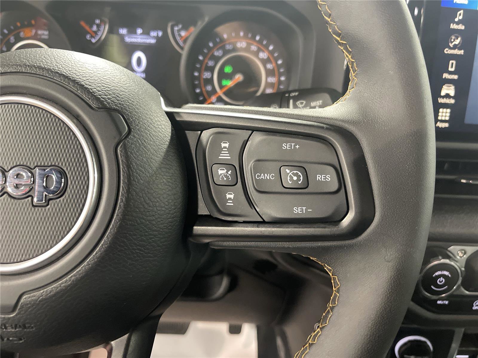 Used 2024 Jeep Wrangler Willys image 17