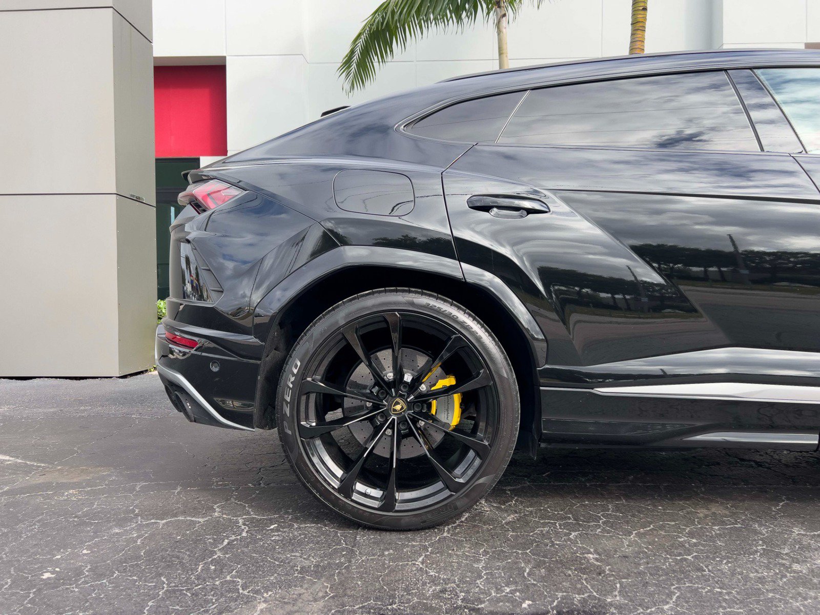 Used 2020 Lamborghini Urus AWD/4WD image 8