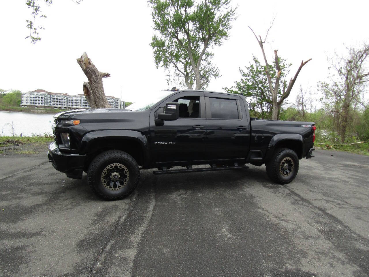 Used 2021 Chevrolet Silverado 2500 Custom w/ Custom Value Package AWD/4WD image 4