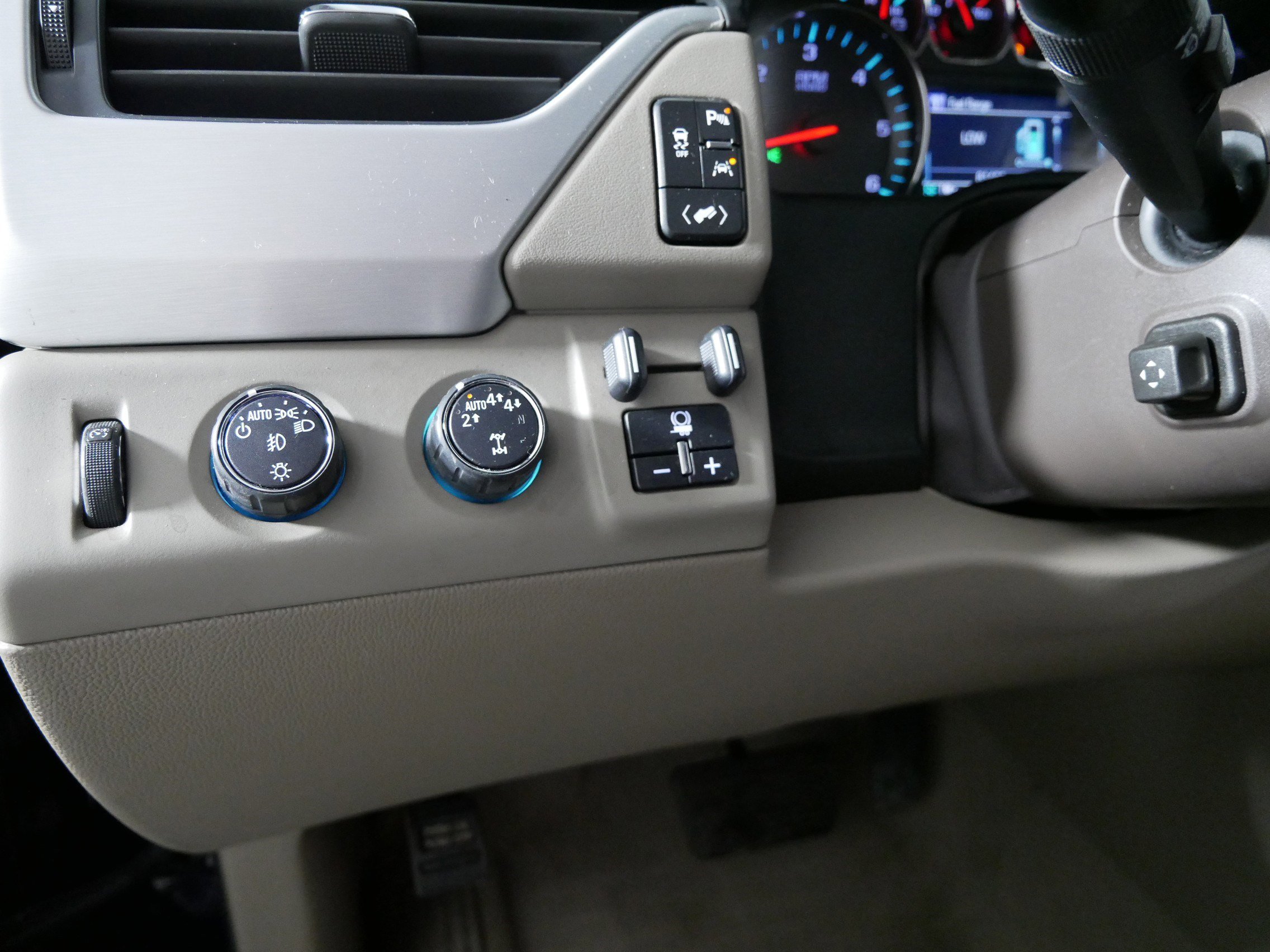 Used 2020 GMC Yukon XL SLT w/ Open Road Package image 26