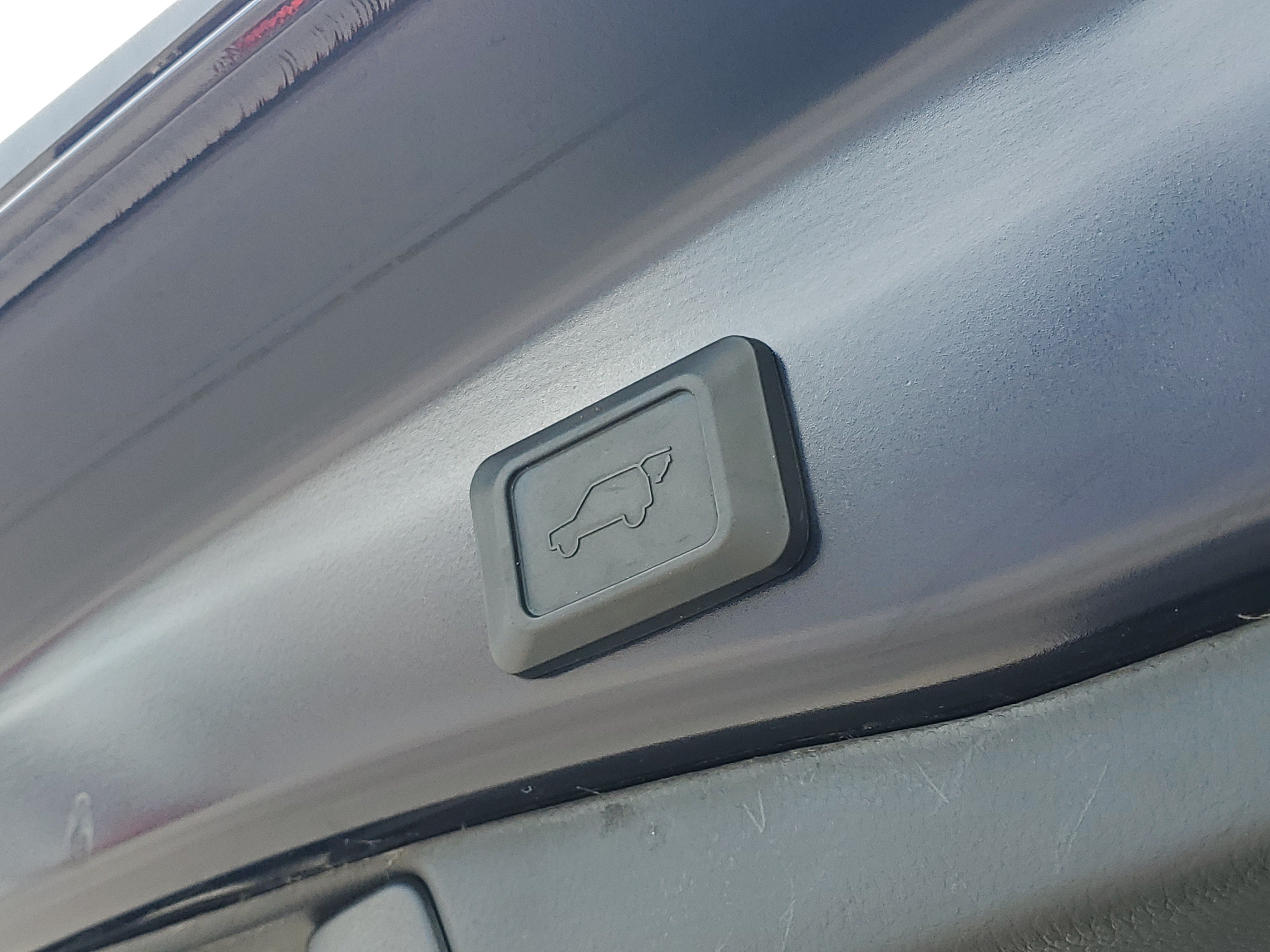 Used 2022 Toyota RAV4 XLE Premium AWD/4WD image 10