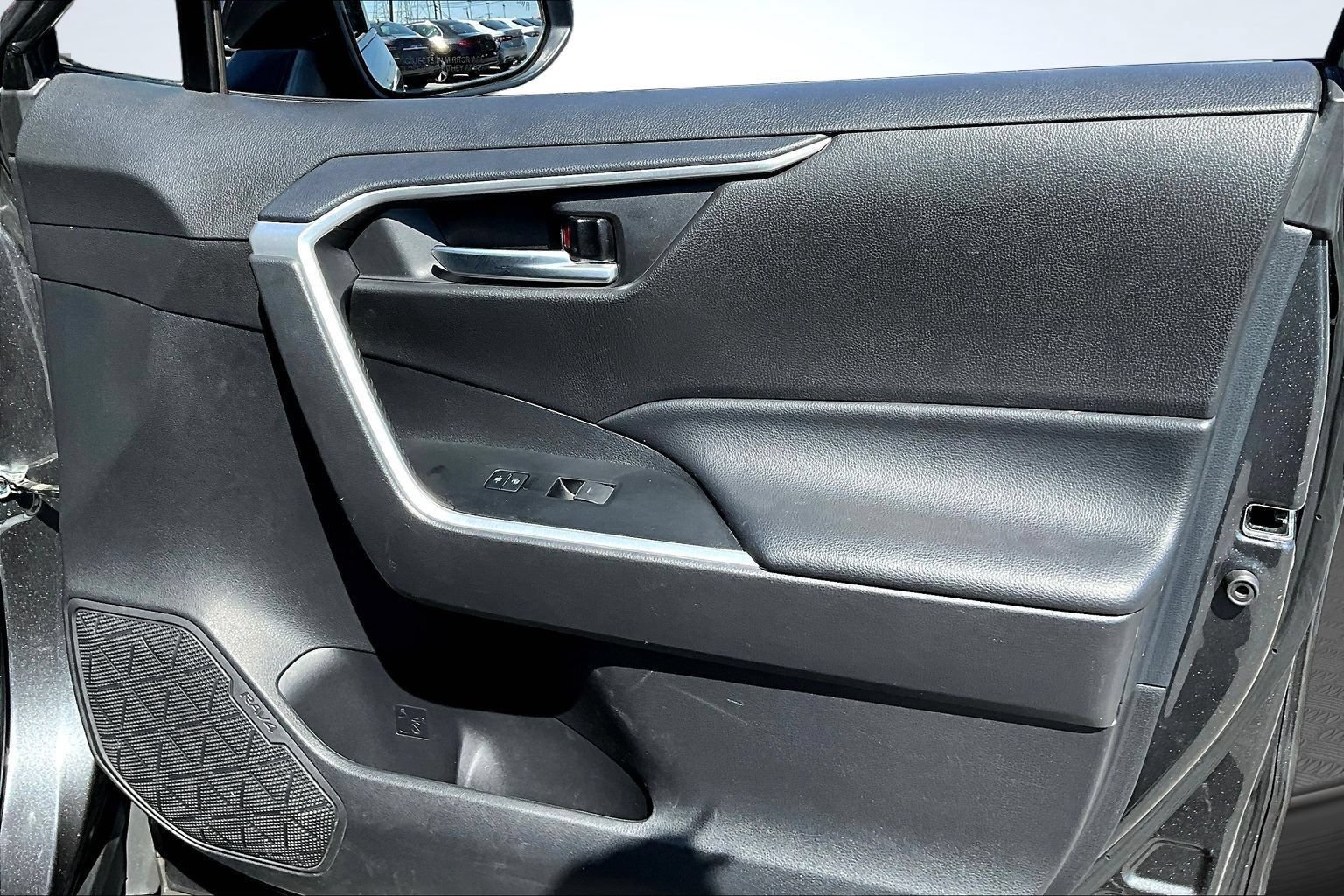 Used 2023 Toyota RAV4 XLE AWD/4WD image 30