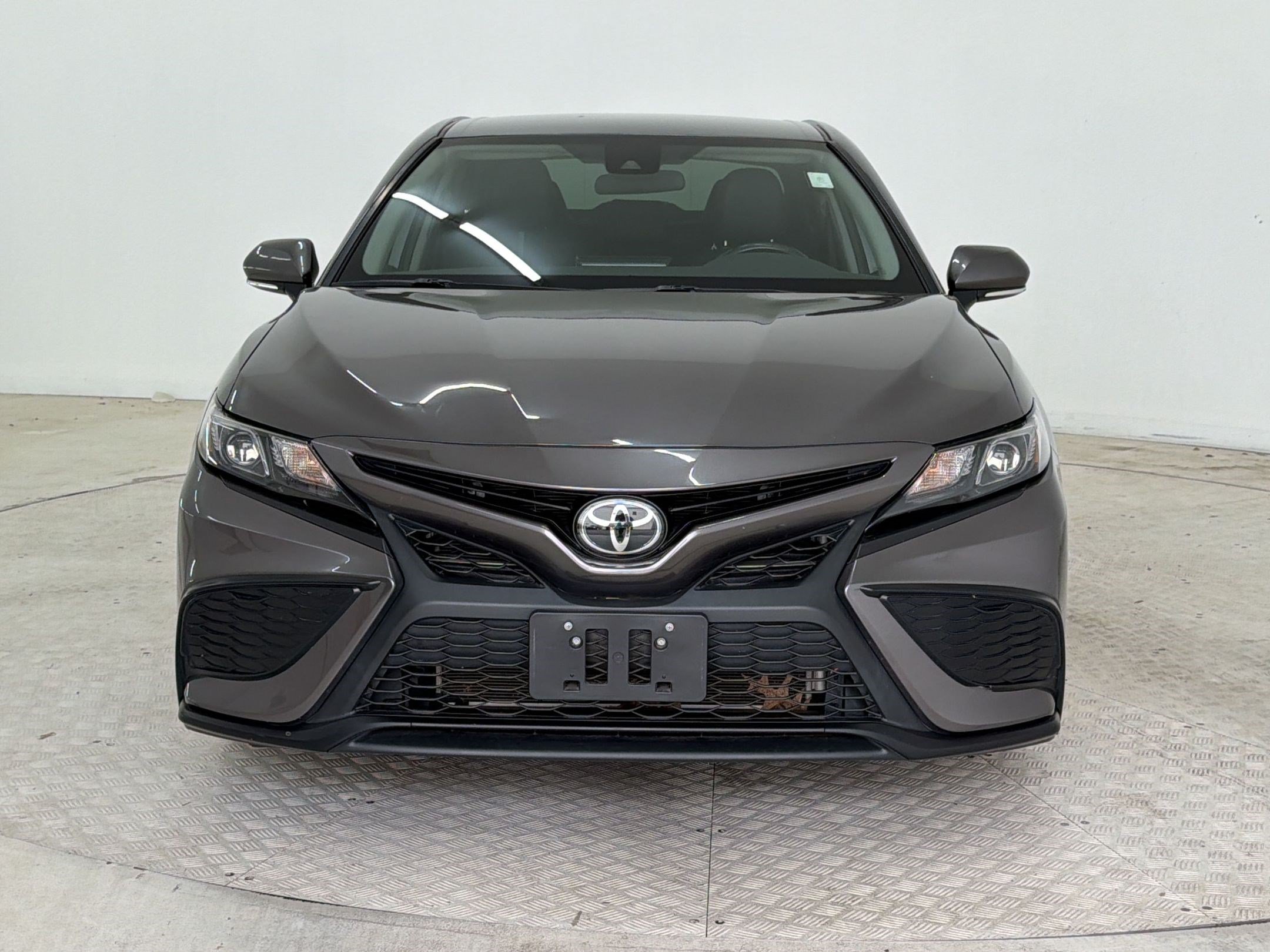 Used 2023 Toyota Camry SE FWD image 6