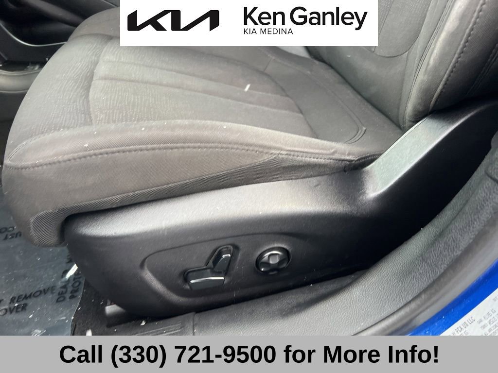 Used 2015 Chrysler 200 Limited w/ Convenience Group image 29