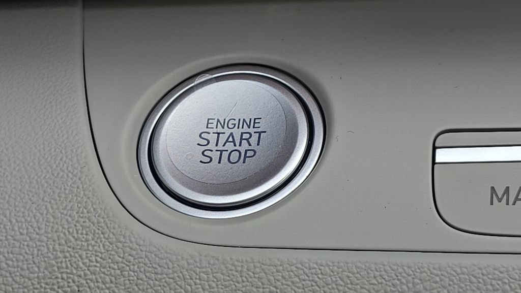 New 2026 Hyundai Elantra Limited FWD image 23